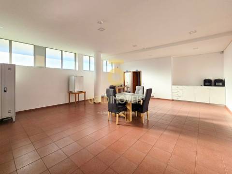 Loja  Venda em Lobão, Gião, Louredo e Guisande,Santa Maria da Feira