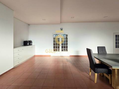 Loja  Venda em Lobão, Gião, Louredo e Guisande,Santa Maria da Feira