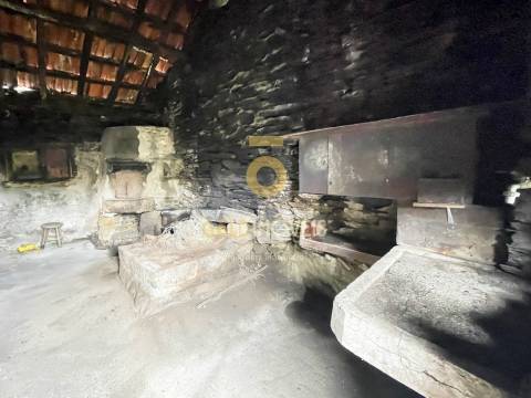 Moradia Devoluta T2 Venda em Real,Castelo de Paiva