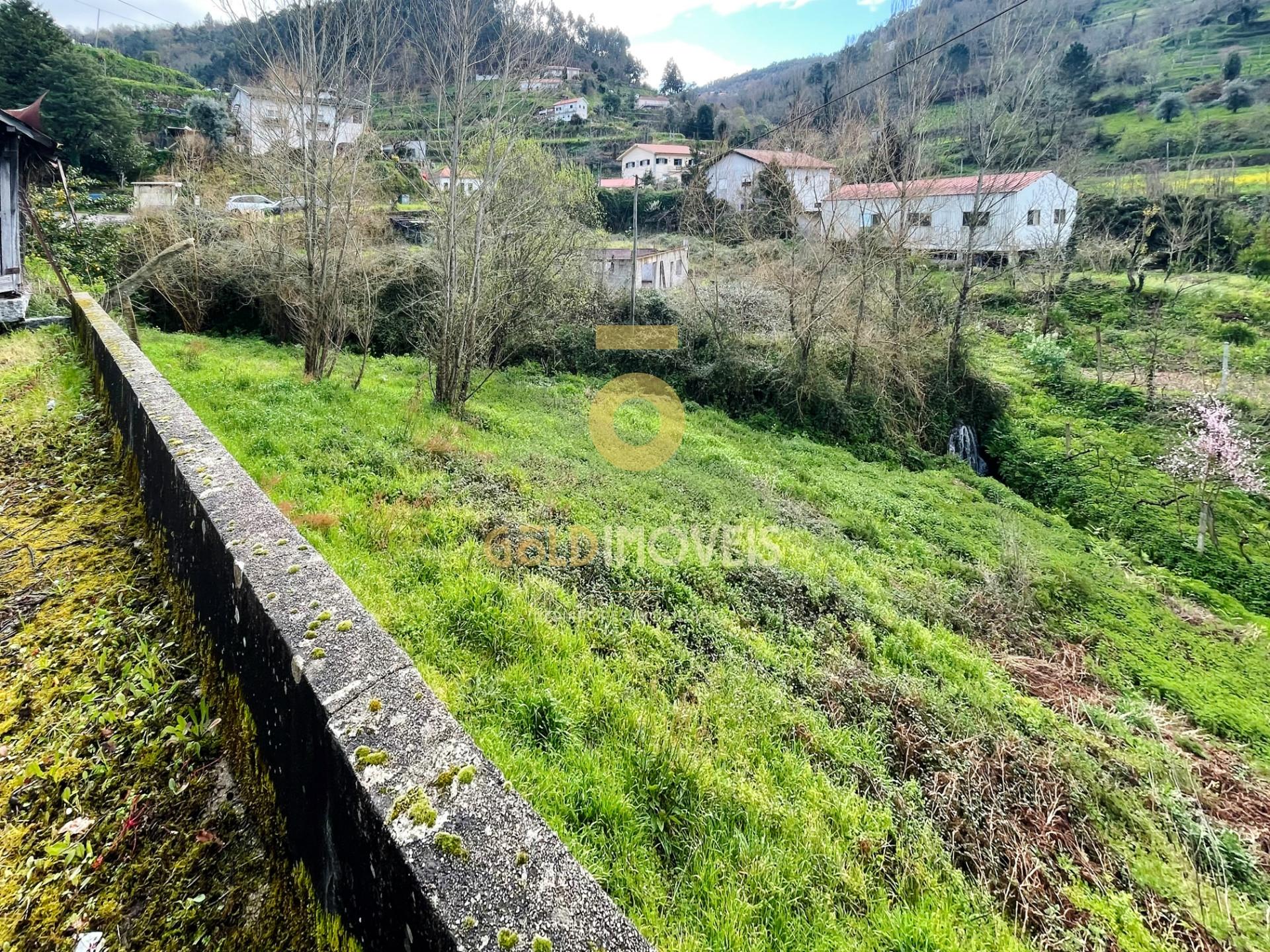 MORADIA T3 PARA REMODELAÇÃO TOTAL &#124; TRAVANCA CINFÃES