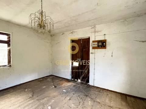 MORADIA T3 PARA REMODELAÇÃO TOTAL | TRAVANCA CINFÃES