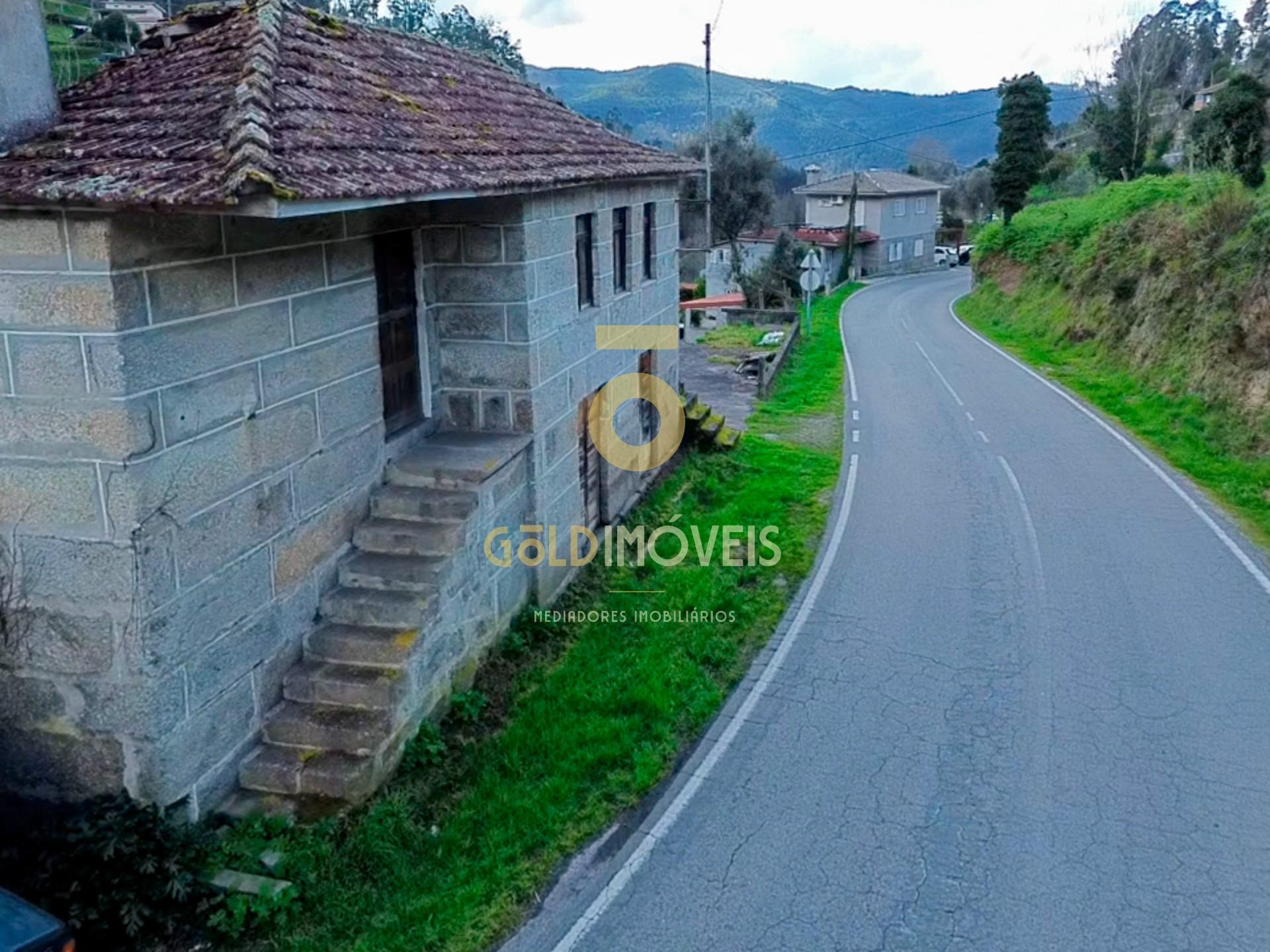MORADIA T3 PARA REMODELAÇÃO TOTAL &#124; TRAVANCA CINFÃES