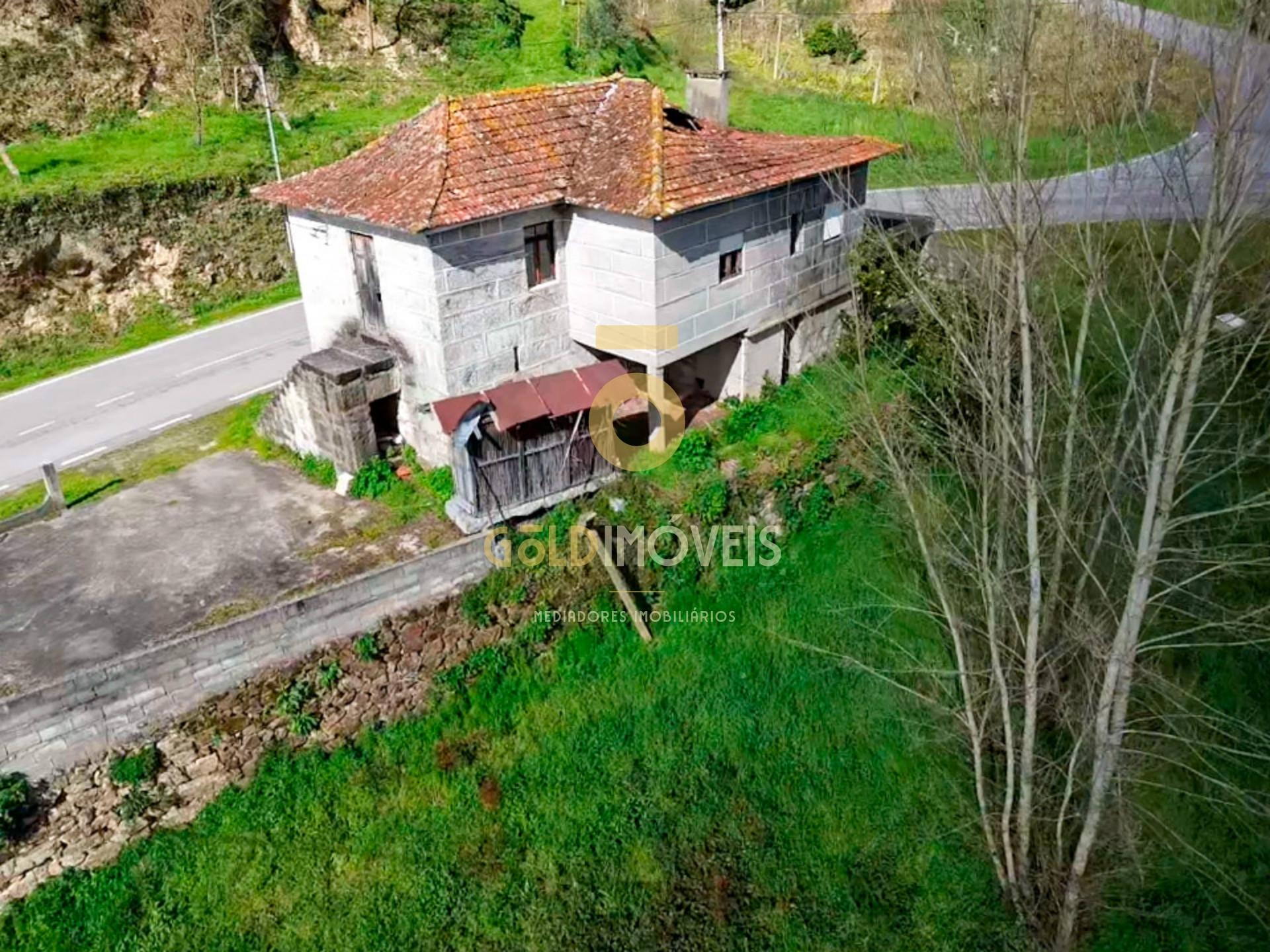 MORADIA T3 PARA REMODELAÇÃO TOTAL &#124; TRAVANCA CINFÃES
