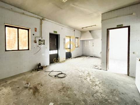 Loja  Venda em Sobrado e Bairros,Castelo de Paiva