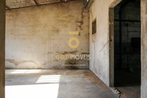 Armazém  Venda em Penamaior,Paços de Ferreira