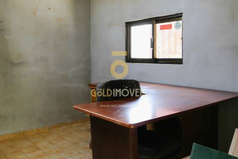 Armazém  Venda em Penamaior,Paços de Ferreira