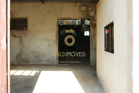 Armazém  Venda em Penamaior,Paços de Ferreira