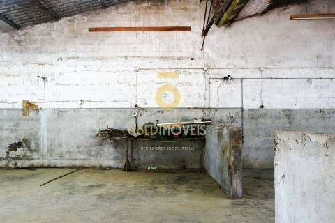 Armazém  Venda em Penamaior,Paços de Ferreira