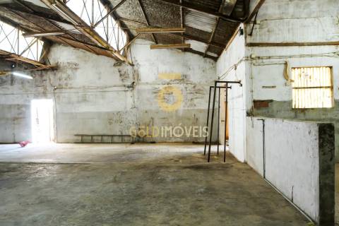 Armazém  Venda em Penamaior,Paços de Ferreira