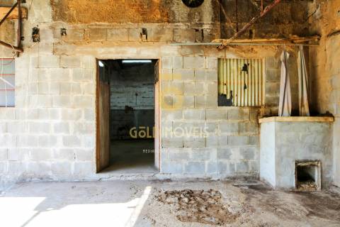 Armazém  Venda em Penamaior,Paços de Ferreira