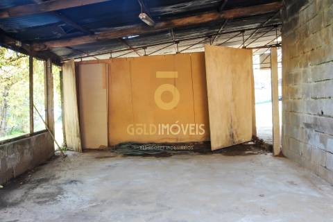 Armazém  Venda em Penamaior,Paços de Ferreira