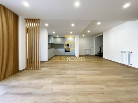 Moradia Geminada T3 Venda em Macieira de Sarnes,Oliveira de Azeméis