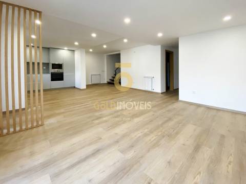 Moradia Geminada T3 Venda em Macieira de Sarnes,Oliveira de Azeméis