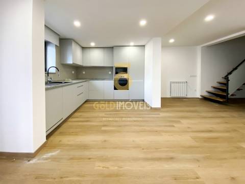 Moradia Geminada T3 Venda em Macieira de Sarnes,Oliveira de Azeméis