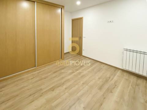 Moradia Geminada T3 Venda em Macieira de Sarnes,Oliveira de Azeméis