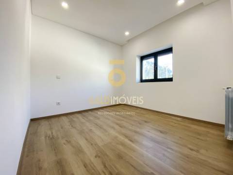 Moradia Geminada T3 Venda em Macieira de Sarnes,Oliveira de Azeméis