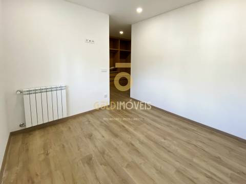 Moradia Geminada T3 Venda em Macieira de Sarnes,Oliveira de Azeméis