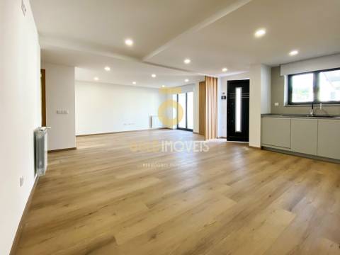 Moradia Geminada T3 Venda em Macieira de Sarnes,Oliveira de Azeméis