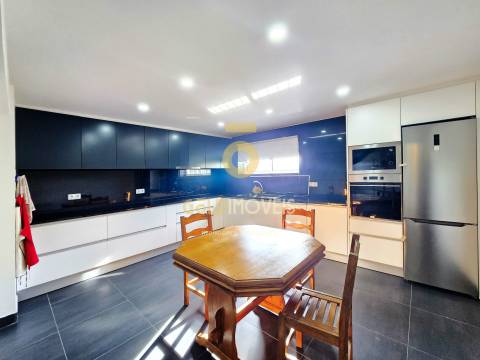 Moradia T4 Venda em Lourosa,Santa Maria da Feira