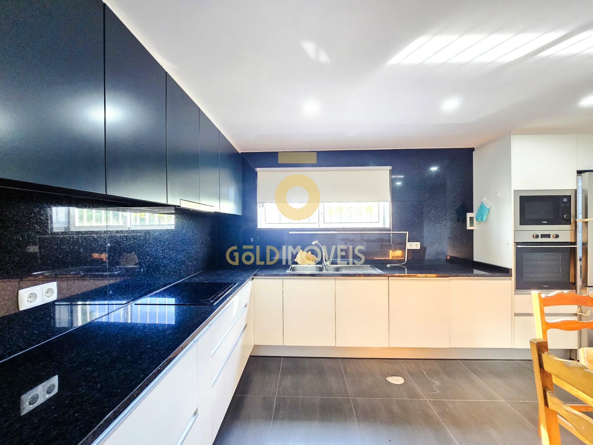 Moradia T4 Venda em Lourosa,Santa Maria da Feira