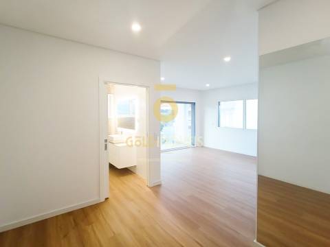 Moradia Geminada T3 Venda em Recezinhos (São Mamede),Penafiel