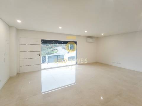 Moradia Geminada T3 Venda em Recezinhos (São Mamede),Penafiel