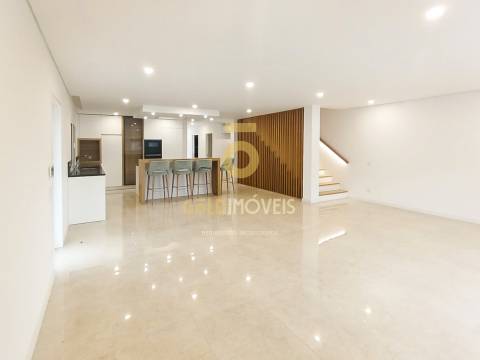 Moradia Geminada T3 Venda em Recezinhos (São Mamede),Penafiel