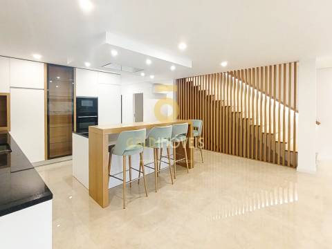 Moradia Geminada T3 Venda em Recezinhos (São Mamede),Penafiel