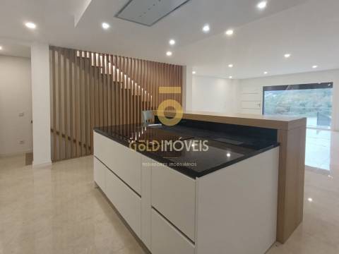 Moradia Geminada T3 Venda em Recezinhos (São Mamede),Penafiel