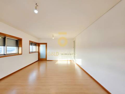 Apartamento T3 para Arrendamento – Centro de Penafiel
