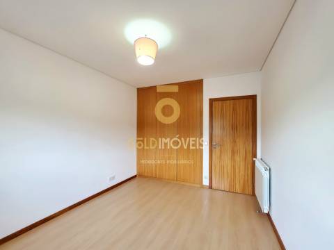 Apartamento T3 para Arrendamento – Centro de Penafiel