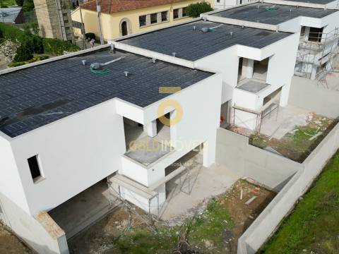 Moradia em Banda T3 Venda em Alpendorada, Várzea e Torrão,Marco de Canaveses