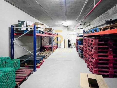 Loja  Venda em Rio de Moinhos,Penafiel