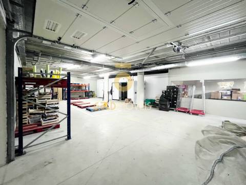 Loja  Venda em Rio de Moinhos,Penafiel