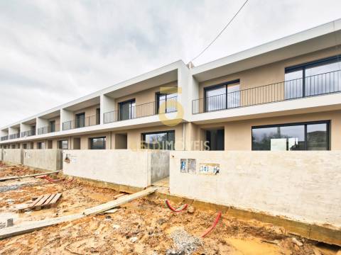 Moradia em Banda T3 Venda em Loureiro,Oliveira de Azeméis