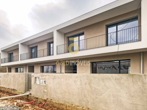 Moradia em Banda T3 Venda em Loureiro,Oliveira de Azeméis