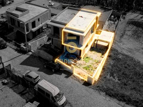 Moradia Geminada T2+2 Venda em Galegos,Penafiel