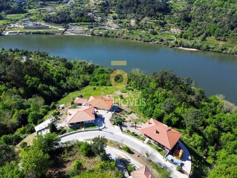 Moradia Rústica T2 Venda em Espadanedo,Cinfães