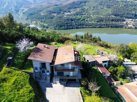 Moradia T4 Venda em Santa Maria de Sardoura,Castelo de Paiva