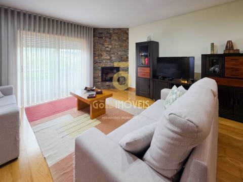 Moradia em Banda T4 Venda em Oliveira de Azeméis, Santiago de Riba-Ul, Ul, Macinhata da Seixa e Madail,Oliveira de Azeméis