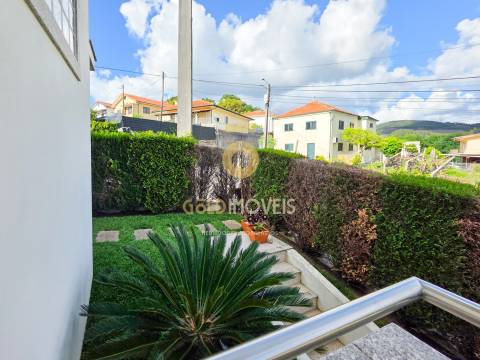 Moradia em Banda T4 Venda em Oliveira de Azeméis, Santiago de Riba-Ul, Ul, Macinhata da Seixa e Madail,Oliveira de Azeméis