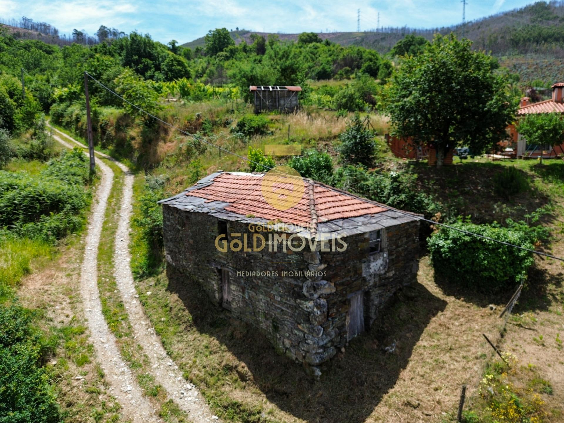 Moradia Devoluta T2 Venda em Real,Castelo de Paiva