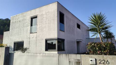 Moradia Isolada T5 Venda em Lanhoso,Póvoa de Lanhoso