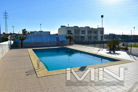 Moradia com piscina e campo de ténis