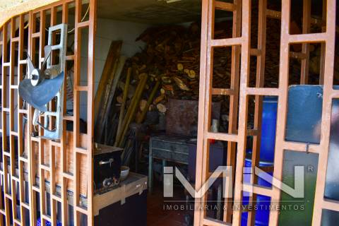 Moradia com piscina e campo de ténis