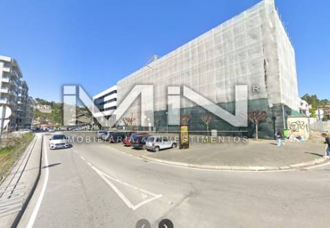 Espaço comercial novo - Zona central de transportes e comercio