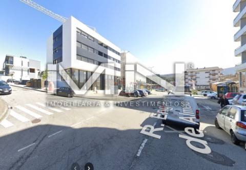 Espaço comercial novo - Zona central de transportes e comercio