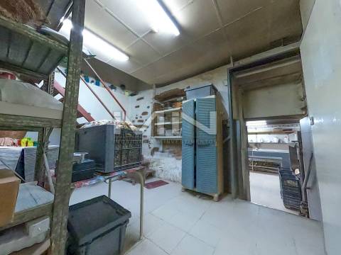 Padaria c/ fabrico e confeitaria  - Centro de Gondomar