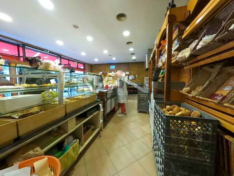 Padaria c/ fabrico e confeitaria  - Centro de Gondomar