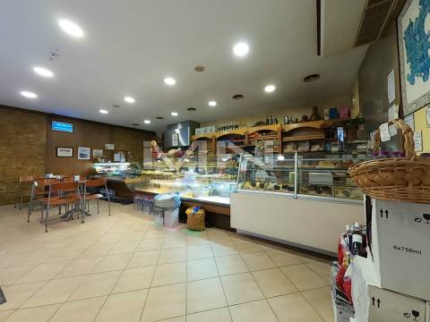 Padaria c/ fabrico e confeitaria  - Centro de Gondomar